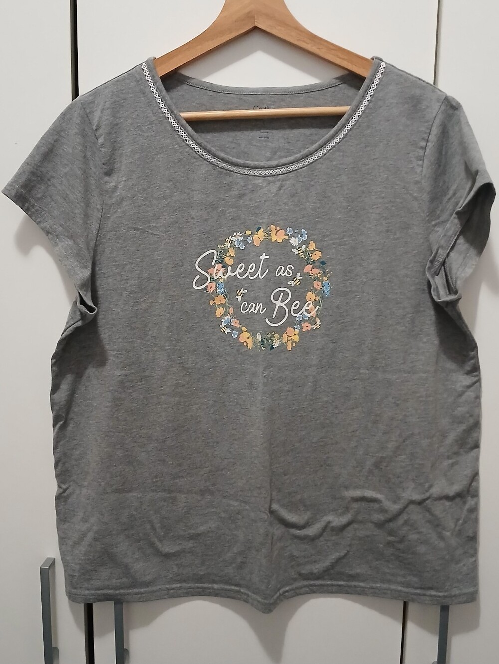 NWOT Croft & barrow Gray Floral 'Sweet as Can Bee' Graphic Tee PJ Top Large